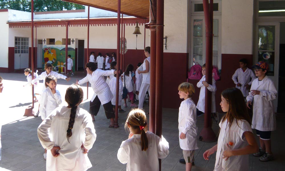 ¿CÓMO ACOMPAÑAR LAS TRAYECTORIAS ESCOLARES? Trayectorias teóricas y trayectorias reales